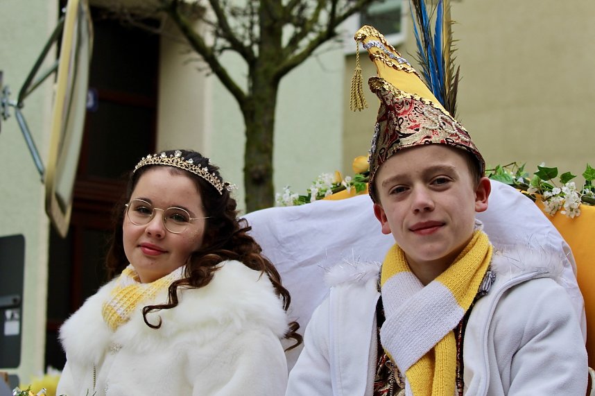 Ausgelassen und fr&ouml;hlich feierten die Menschen am Rosenmontag in Sondershausen