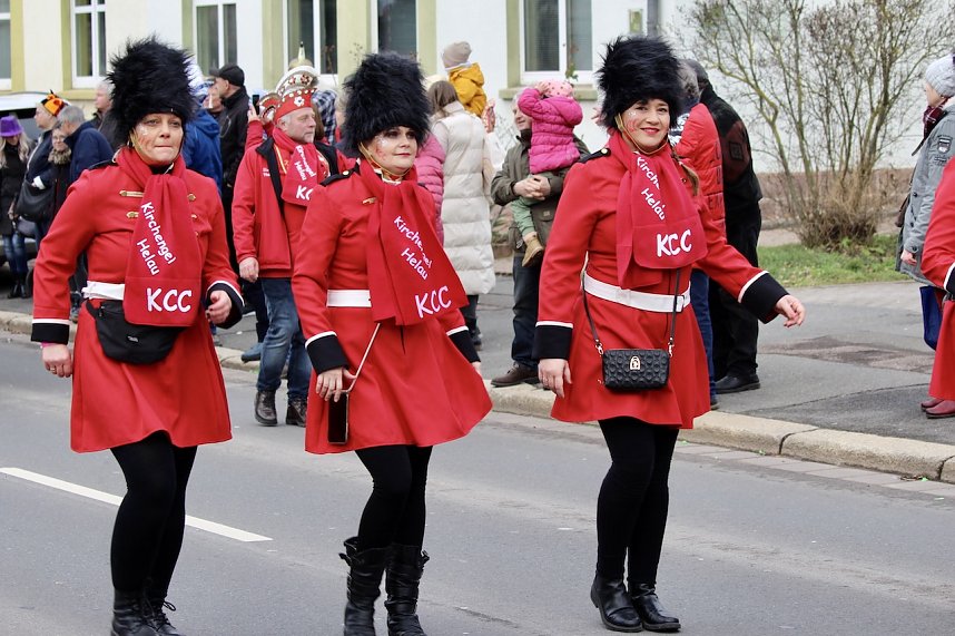 Ausgelassen und fr&ouml;hlich feierten die Menschen am Rosenmontag in Sondershausen