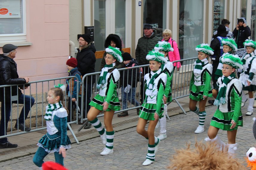 Ausgelassen und fr&ouml;hlich feierten die Menschen am Rosenmontag in Sondershausen