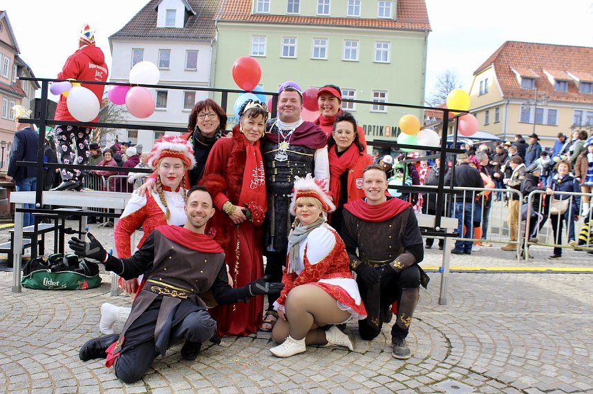 Ein bunter Karnevalszug zog sich am Rosenmontag durch Sondershausen