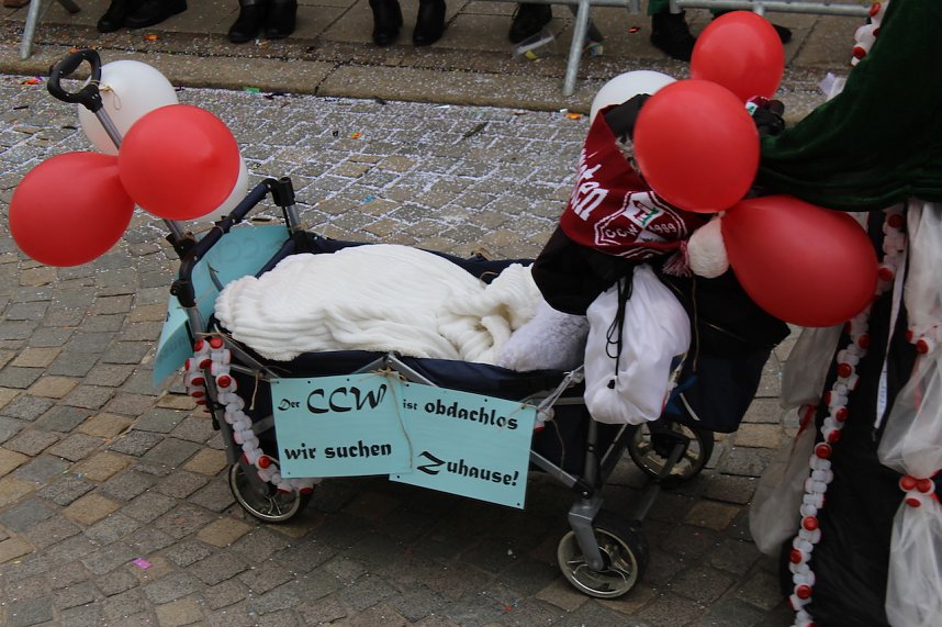 Ein bunter Karnevalszug zog sich am Rosenmontag durch Sondershausen