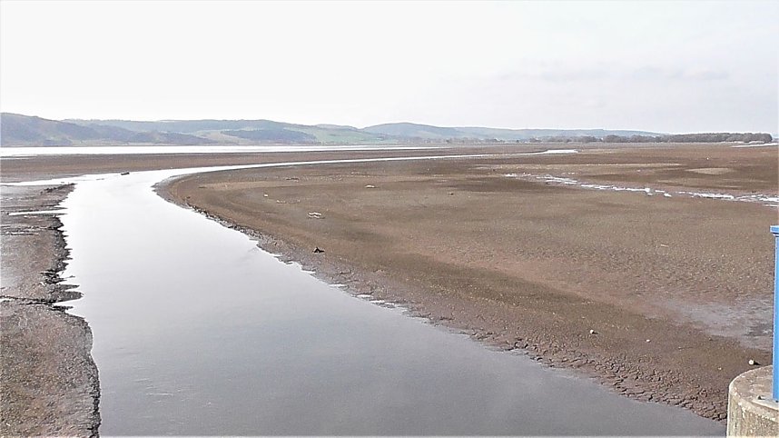 G&auml;hnende Leere im Stausee Kelbra