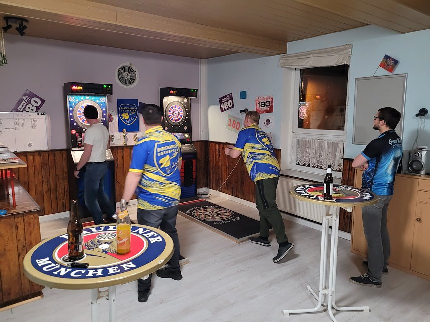 Darchaoten Oberspier mit neuen Trikots