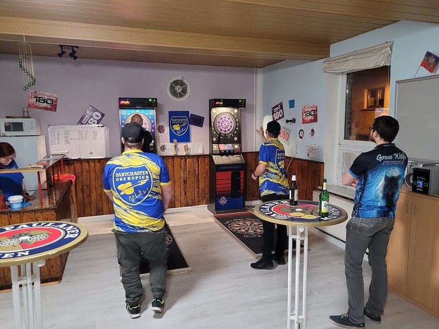 Darchaoten Oberspier mit neuen Trikots