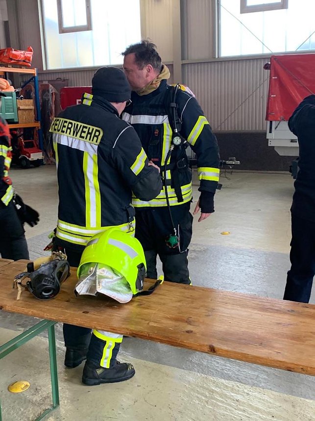 Feuerwehr&uuml;bung in Greu&szlig;en