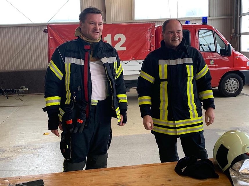 Feuerwehr&uuml;bung in Greu&szlig;en