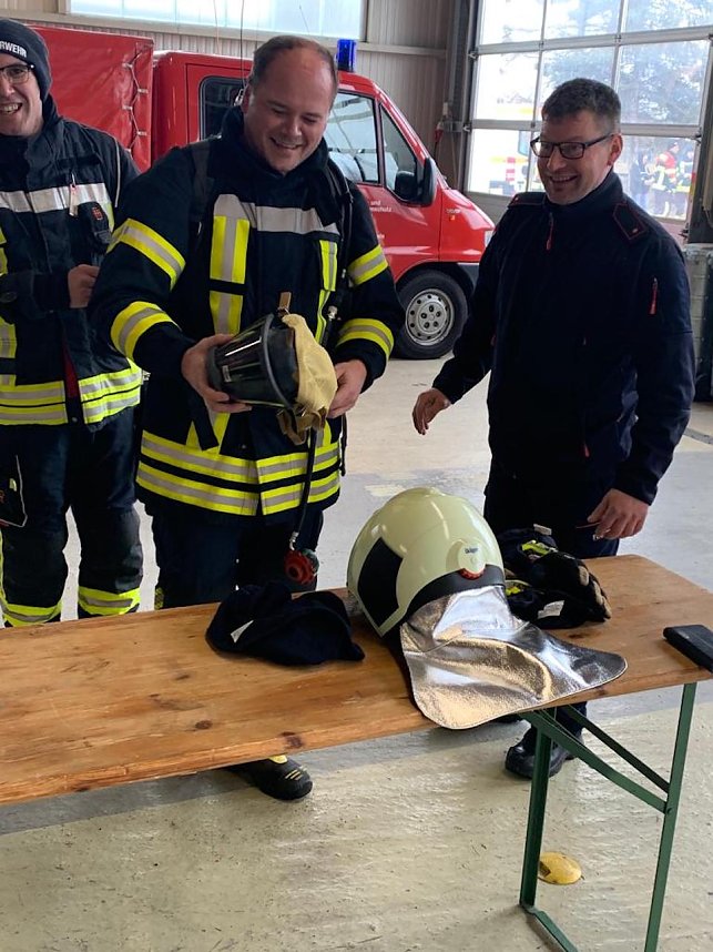 Feuerwehr&uuml;bung in Greu&szlig;en