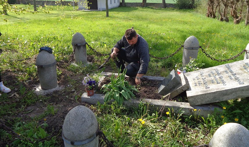 Grabstellensanierung des Familiengrabes Mackrodt in Etzleben