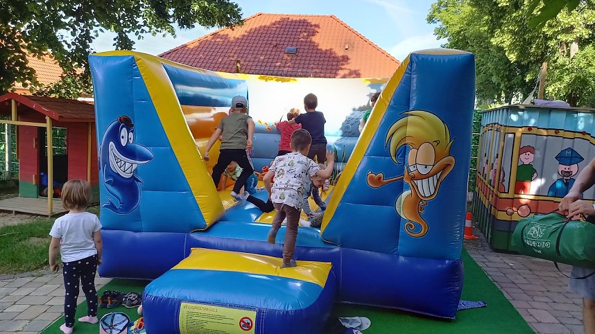 Kinder der Kindervilla Bad Frankenhausen am Kindertag