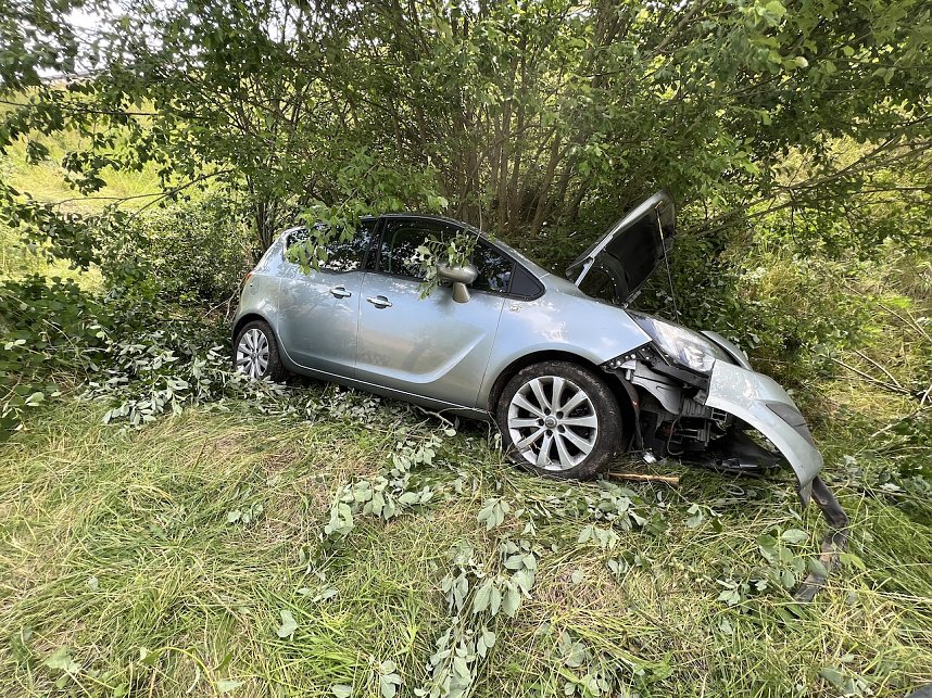Von der Autobahn abgekommen 