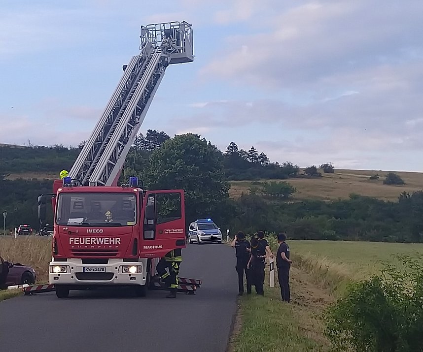 Drei junge M&auml;nner bei Unfall leicht verletzt