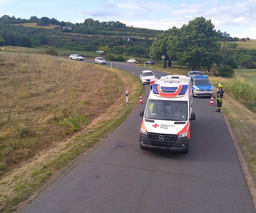 Drei junge M&auml;nner bei Unfall leicht verletzt