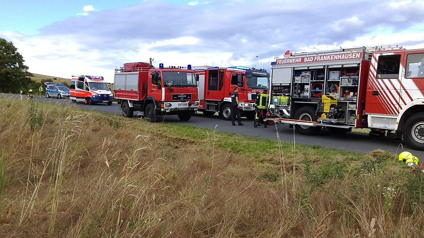 Drei junge M&auml;nner bei Unfall leicht verletzt