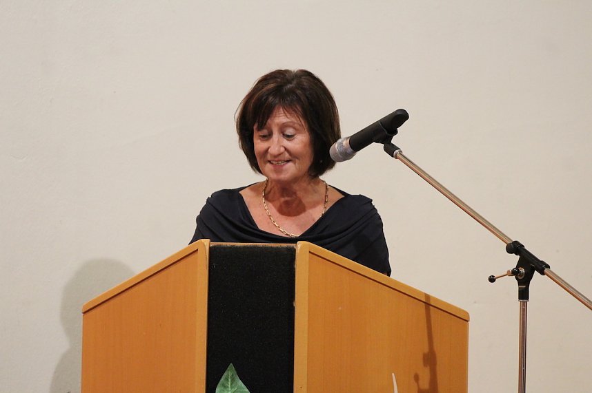 Schulleiterin Carmen Lederer bei der Feierstunde zum erfolgreich abgeschlossen Abi Plus des Beruflichen Gymnasium Sondershausen in Carl-Schr&ouml;der-Saal