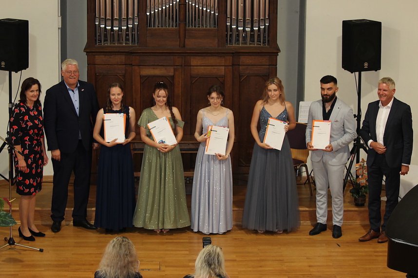 Feierstunde zum erfolgreich abgeschlossen Abi Plus des Beruflichen Gymnasium Sondershausen in Carl-Schr&ouml;der-Saal
