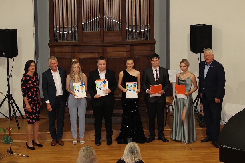 Feierstunde zum erfolgreich abgeschlossen Abi Plus des Beruflichen Gymnasium Sondershausen in Carl-Schr&ouml;der-Saal