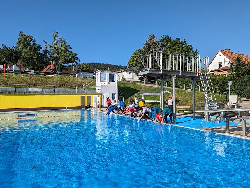 Projektwoche Lebensretter der Regelschule am Franzberg, im Bergbad Sonnenblick