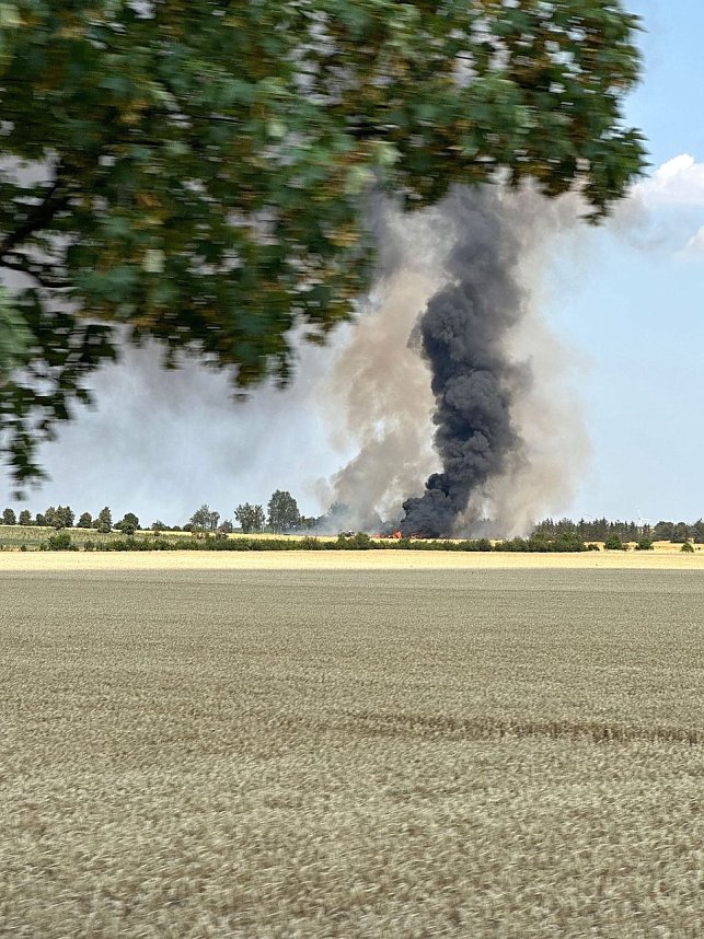 Hoher Sachschaden bei Feldbrand