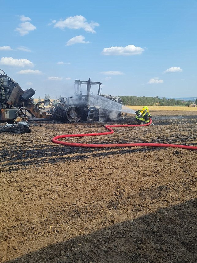Hoher Sachschaden bei Feldbrand