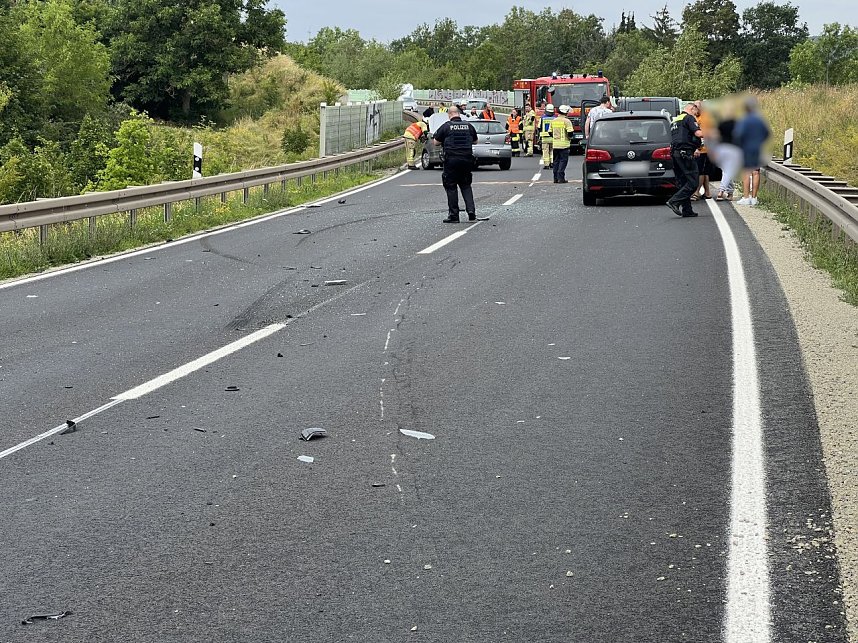Folgenreicher Fahrfehler f&uuml;hrt zu Mehrfachunfall