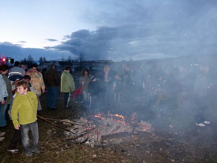Osterfeuer-Party