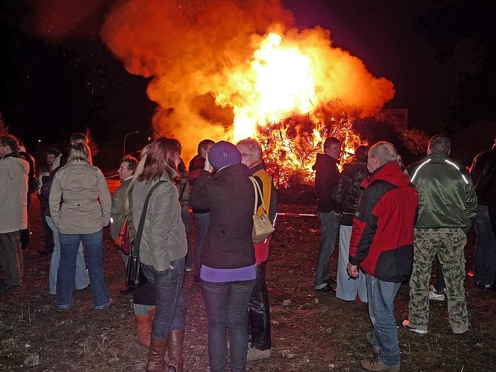 Osterfeuer-Party