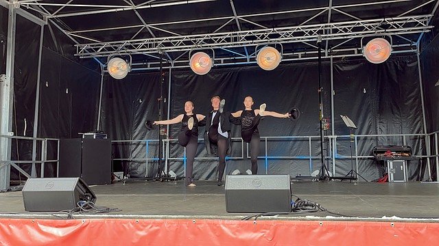 Die Eleven der Tanzschule Radeva in Aktion