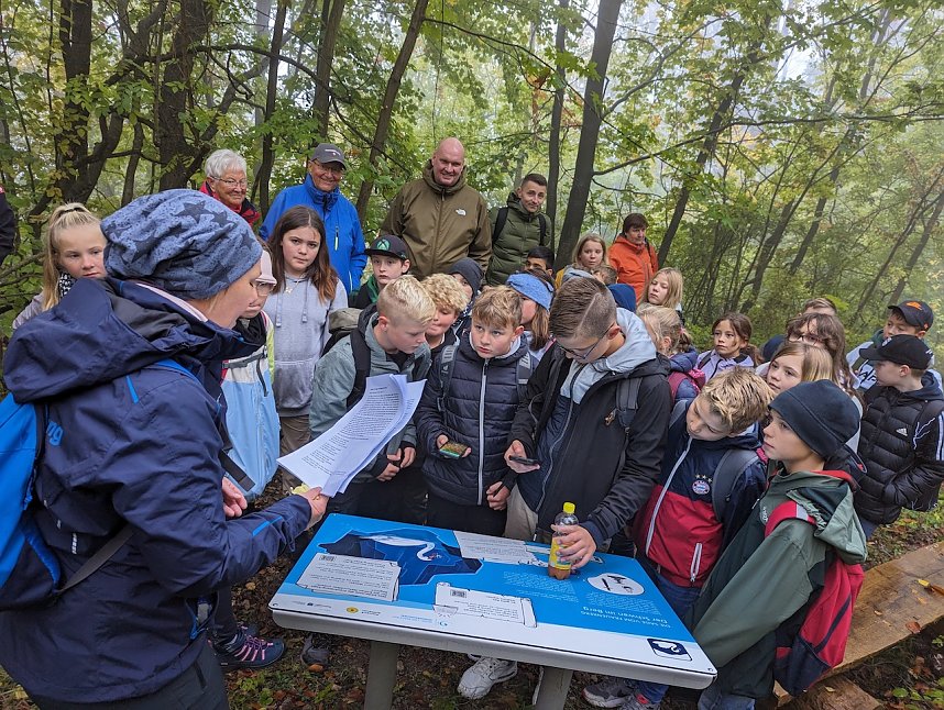 Der Frauenberg-Trai (Sondershausen) ist ein Familienerlebniswanderweg mit sieben verschiedene Erlebnisstationen