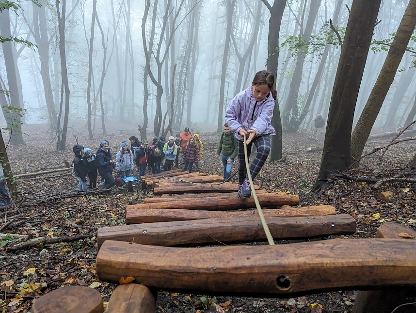 Der Frauenberg-Trai (Sondershausen) ist ein Familienerlebniswanderweg mit sieben verschiedene Erlebnisstationen