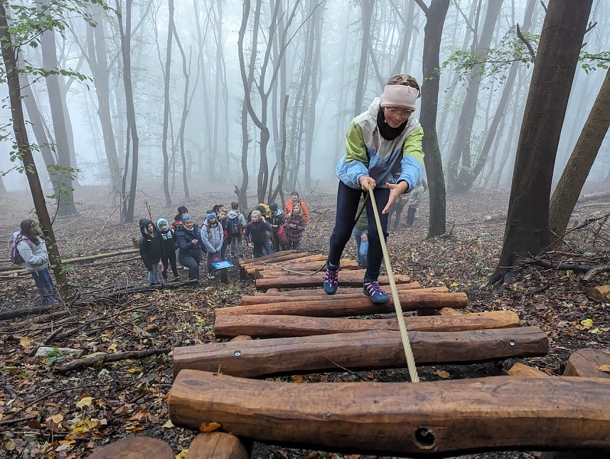 Der Frauenberg-Trai (Sondershausen) ist ein Familienerlebniswanderweg mit sieben verschiedene Erlebnisstationen