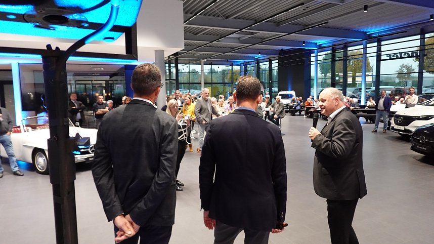 Im Mercedes-Autohaus Peter: Mobilit&auml;t traf Musik
