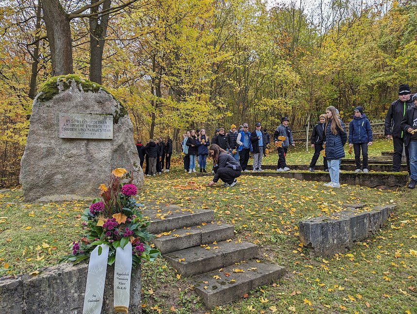 Gedenken an die Pogromnacht 1938 auf dem J&uuml;dischen Friedhof in Sondershausen