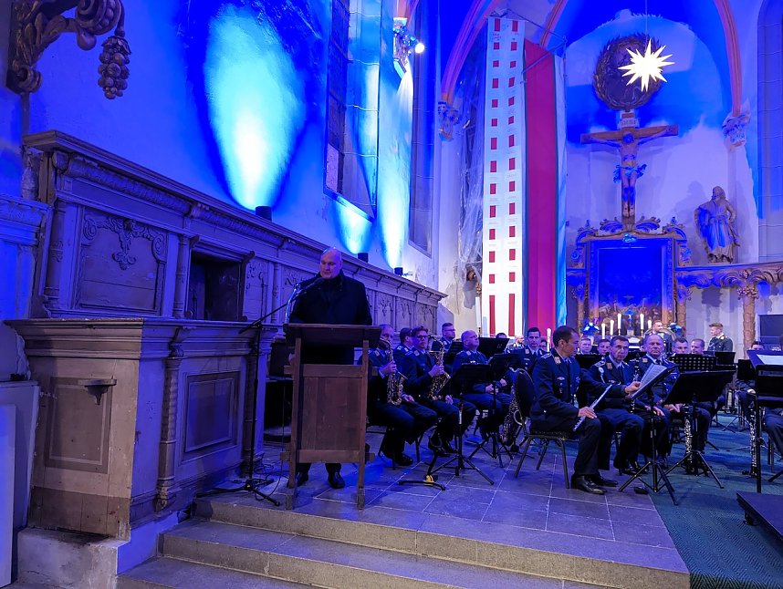 Eine besondere Kulisse f&uuml;r besondere Menschen: Vor 300 G&auml;sten fand in der Trinitatiskirche in Sondershausen das Benefizkonzert des Luftwaffenmusikkorps und die Ehrenamtsw&uuml;rdigung statt.