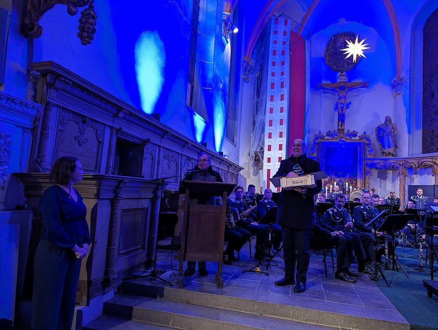 Eine besondere Kulisse f&uuml;r besondere Menschen: Vor 300 G&auml;sten fand in der Trinitatiskirche in Sondershausen das Benefizkonzert des Luftwaffenmusikkorps und die Ehrenamtsw&uuml;rdigung statt.