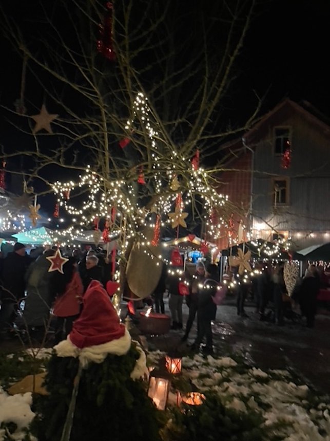Lichterglanz und Weihnachtsstimmung im winterlichen Kleinberndten