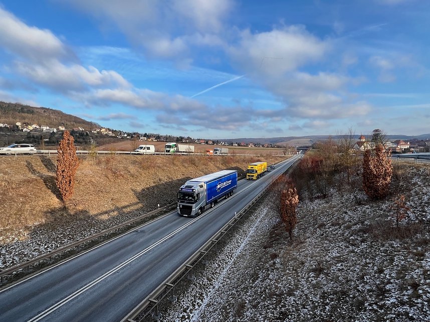  Landwirte mit ihren Maschinen blockieren die Bundesstra&szlig;e 4 bei Sondershausen