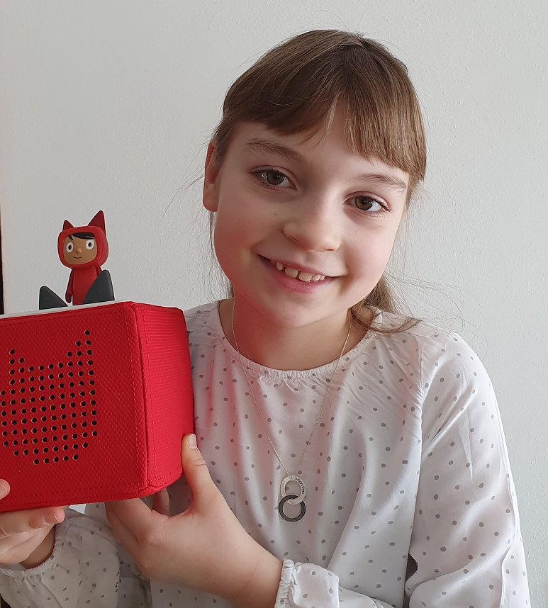 Siegerin Luisa des Schreibwettbewerbs f&uuml;r KInder und Jugendliche in der Stadtbibliothek Johann-Karl-Wezel 