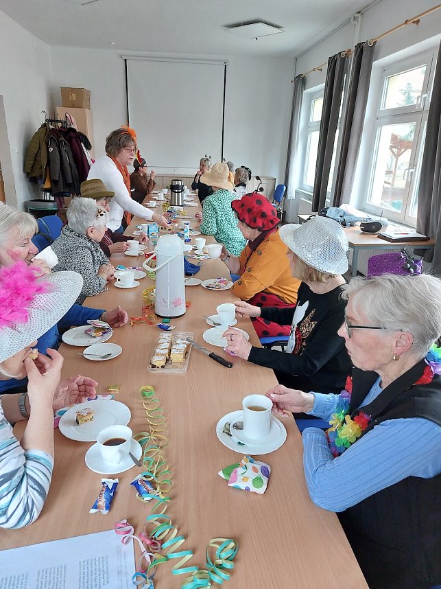 Faschingstrubel im Seniorentreff Jecha