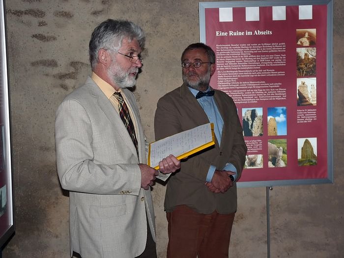 Henriette pickt am Kyffh&auml;user