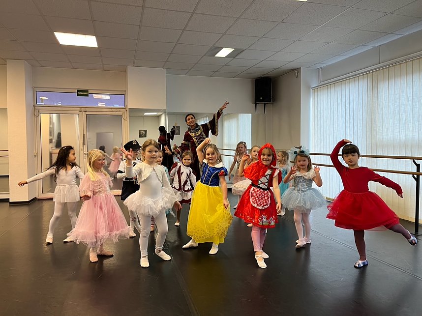 Faschingswoche im Tanzstudio Radeva