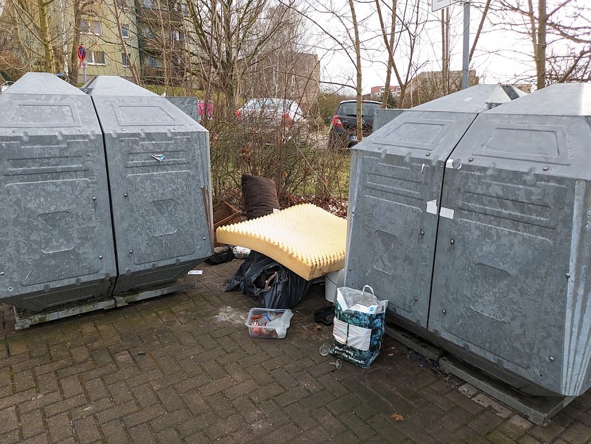 Achtlos weggeworfener M&uuml;ll in Sondershausen