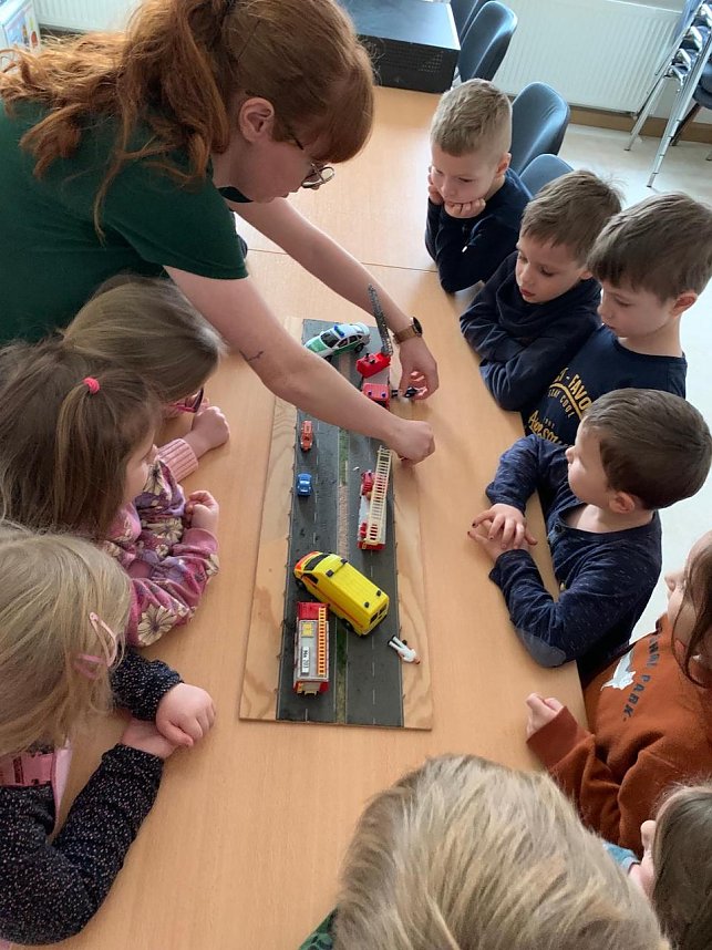 Was passiert bei einem Unfall? &Uuml;bungsstunde in der Integrierten Kindertagesst&auml;tte "KIndervilla" in Bad Frankenhausen 