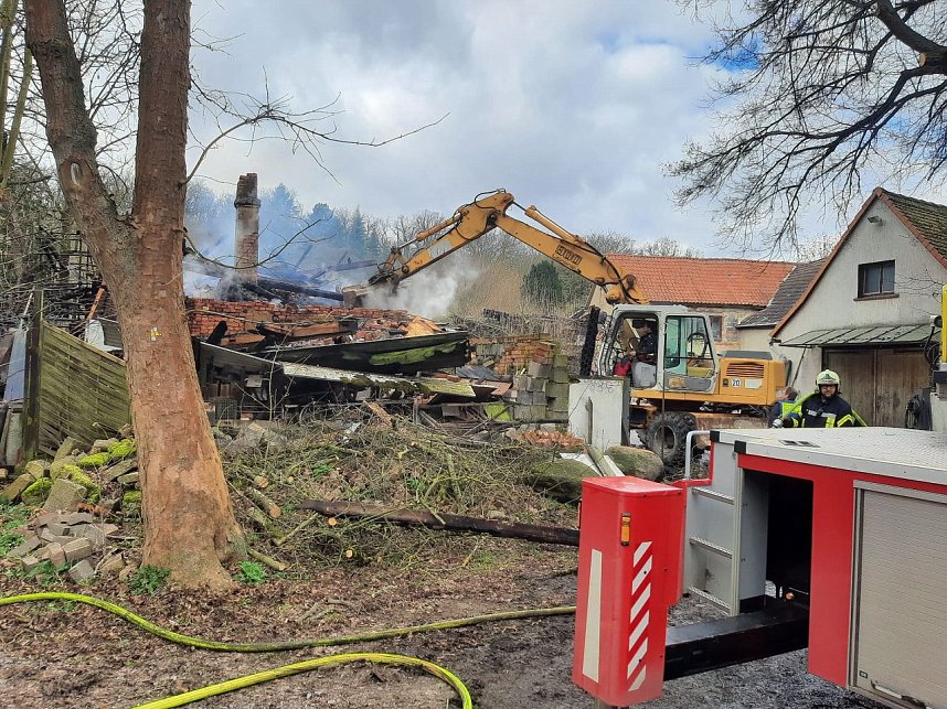 Brand und L&ouml;scharbeiten in Heldrungen