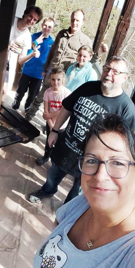 Viele flei&szlig;ige H&auml;nde halfen beim Fr&uuml;hjahrsputz an der Hornungsh&ouml;he