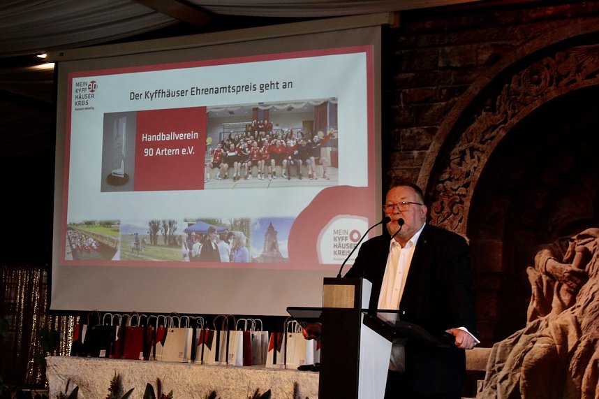 Die 6. Ehrenamtsgala des Kyffh&auml;userkreises wurde von zweihundert G&auml;sten gefeiert