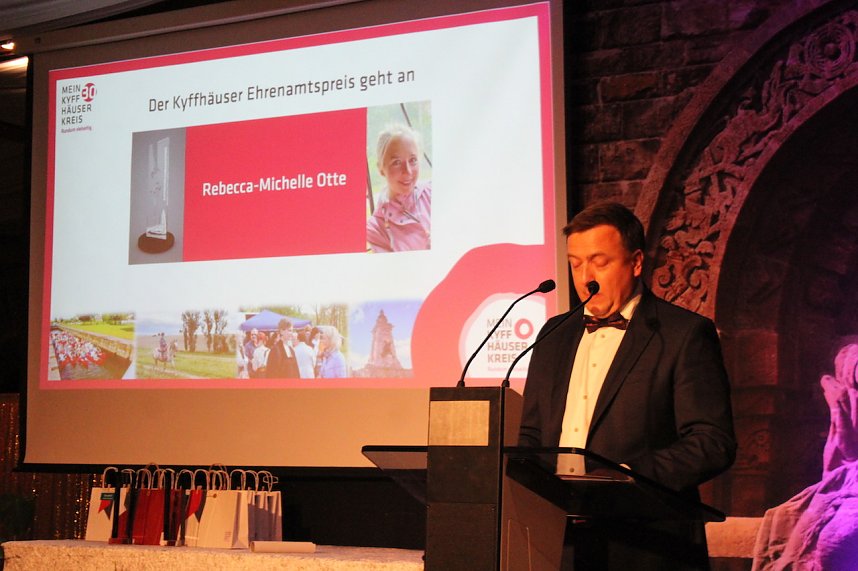 Die 6. Ehrenamtsgala des Kyffh&auml;userkreises wurde von zweihundert G&auml;sten gefeiert
