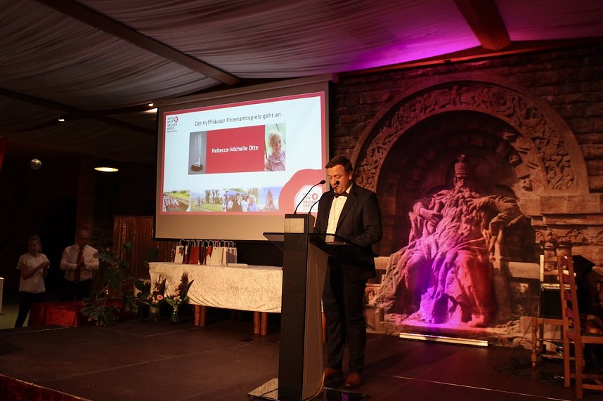 Die 6. Ehrenamtsgala des Kyffh&auml;userkreises wurde von zweihundert G&auml;sten gefeiert