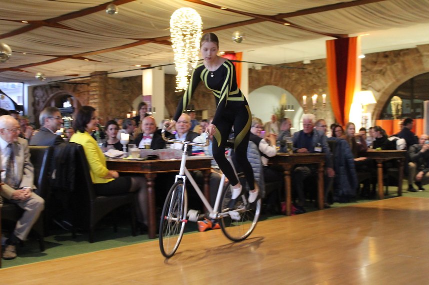 Showeinlage der Kunstradfahrerinnen SG 03 Holzthaleben/Menteroda