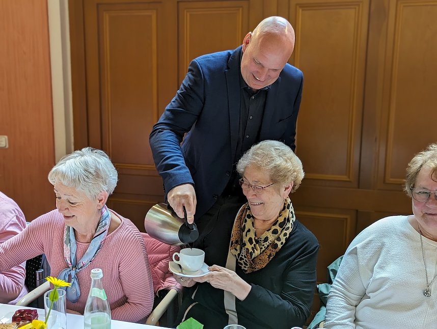 Seniorenfr&uuml;hlingsfeier im Carl-Schroeder-Saal in Sondershausen