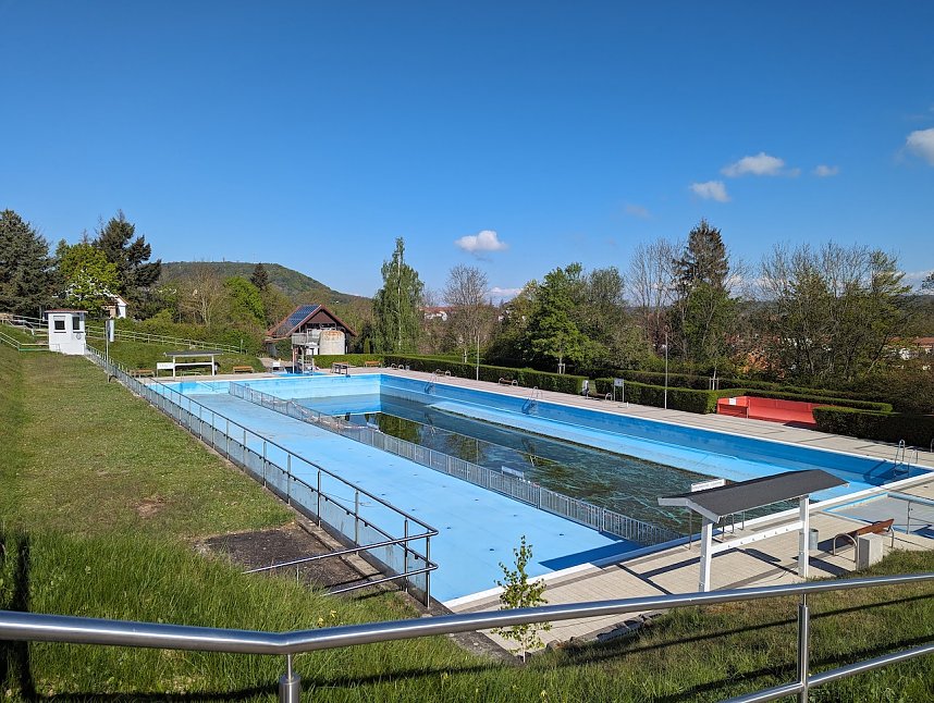 Im Bergbad Sonnenblick in Sondershausen sind die Vorbereitungen auf die kommende Badesaison in vollem Gange